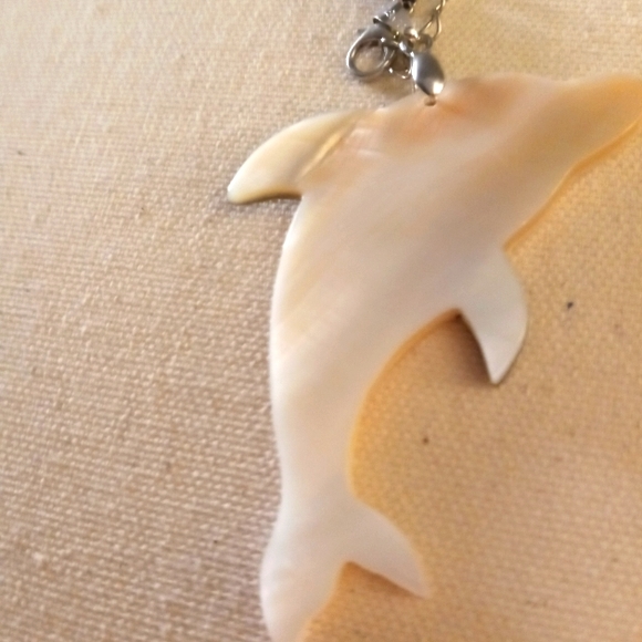 HANDMADE MOSAIC DOLPHIN ABALONE, M O P, ONYX PENDANT. ON 24-IN LEATHER ADJUS COR - Picture 3 of 3